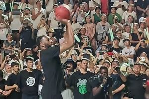 老熟人！麦迪中国行现身贵州村BA赛场 三分无死角连续命中