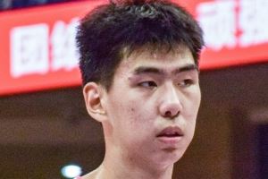 媒体人：要往十几年前倒 想看到一条CBA的交易转会流言是很难得的