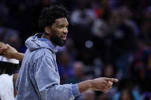 霍里：恩比德是划时代的天赋球员 但进联盟后他总是受伤