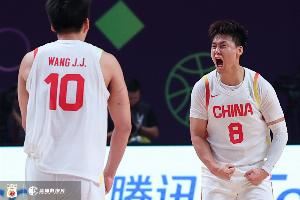 媒体人：男篮终于以正面形象喜提热搜榜首 我们就该做亚洲最强队