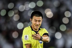 傅明作为主裁判执法日职联，柏太阳神4-2浦和红钻登顶榜首