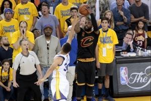 卢谈16年总决赛G7最后时刻：詹姆斯筋疲力尽 就让欧文挑库里单打