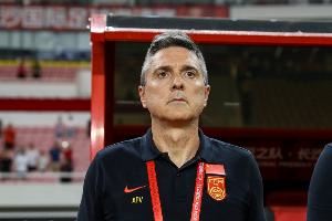 安东尼奥今日训话6分钟，鼓励U22放下包袱：不要带着压力踢球