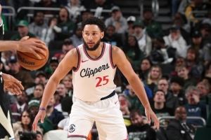 球探：西蒙斯可以表示主动选择退役 但实际情况是他没人要了