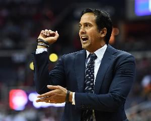 韦德：11年独行侠磨合已久&名帅坐镇 而热火仍在摸索 斯波才3年级