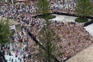 密密麻麻全是人！美媒分享詹姆斯中国行成都站震撼人群俯拍画面