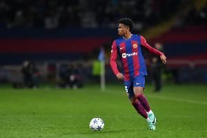 记者：巴尔德参加巴萨今日合练，亚马尔仍单独训练