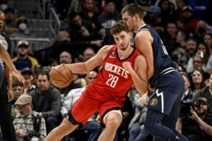 队记：健康的火箭紧追掘金 范乔丹伤后有KD在依然能过季后赛首轮