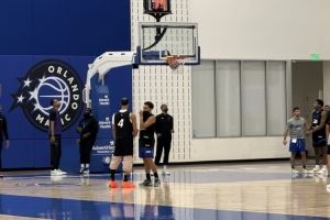 3月份左膝手术！莫斯利：萨格斯今天完成了所有非对抗训练项目