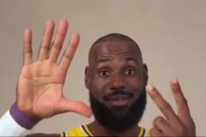 NBA版手势舞！詹库杜领衔众将用手势比出自己是第几个赛季