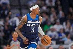 爱德华兹：麦丹是很棒的得分手 他能打好的话我们能比现在好十倍