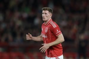 镜报:曼联计划明夏引进两位中场,埃利奥特·安德森是首选